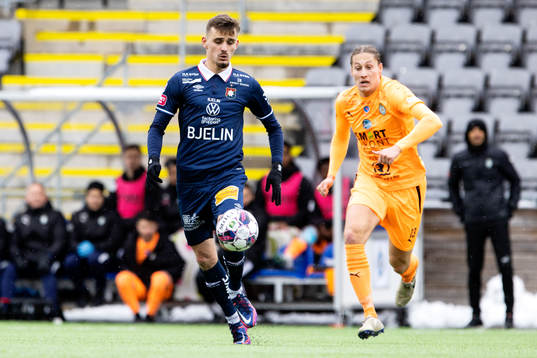 Örgrytes Ajdin Zeljkovic och AFC Eskilstunas Felix Michel