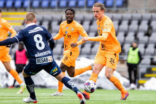 Örgrytes Nicklas Bärkroth och AFC Eskilstunas  York
