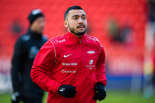 Niklas Fernando Nygaard Castro of Brann warms up