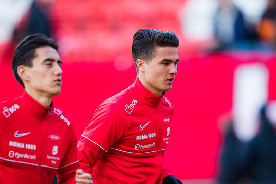 Filip Møller Delaveris of Brann warms up