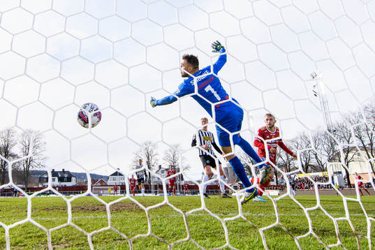 Skövdes Jack Cooper Love gör 2-0 bakom Landskronas