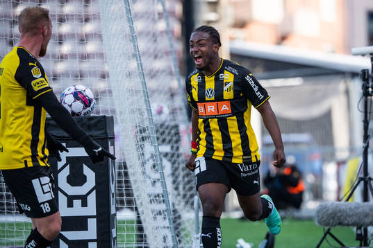 Häckens Ibrahim Sadiq jublar