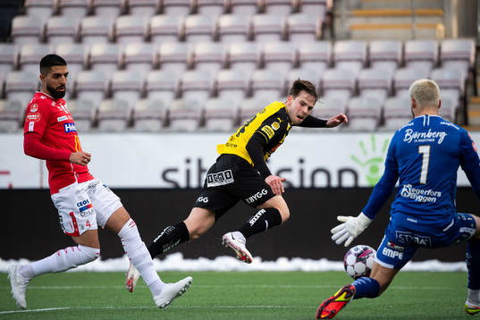 Degerfors Sean Sabetkar och Häckens Lars Olden Larsen