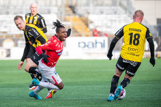 Häckens Gustav Berggren och Degerfors Joseph-Claude