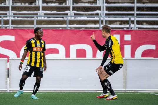 Häckens Ibrahim Sadiq jublar