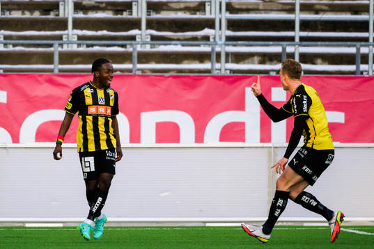 Häckens Ibrahim Sadiq jublar