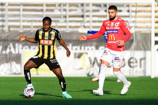 Häckens Ibrahim Sadiq och Degerfors Sean Sabetkar
