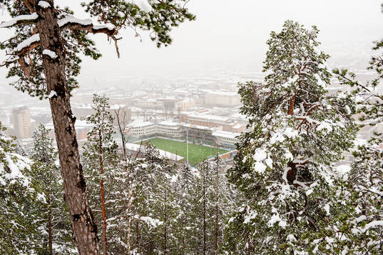NP3 arena i snöfall innan fotbollsmatchen i Allsvenskan
