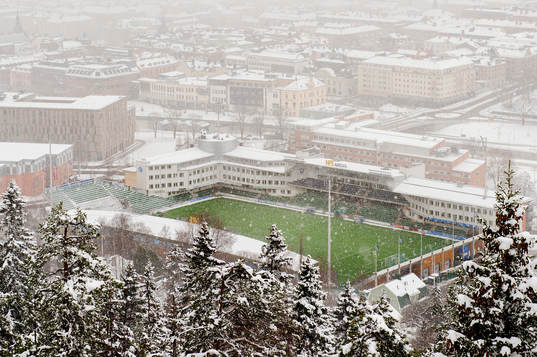 NP3 arena i snöfall innan fotbollsmatchen i Allsvenskan