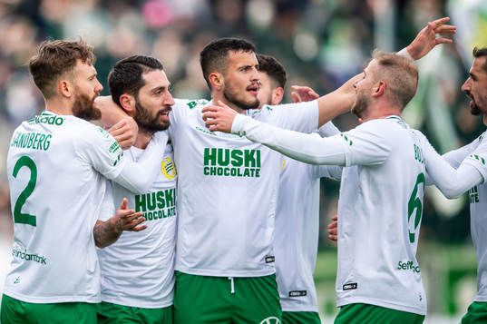 Hammarbys Nahir Besara jublar med lagkamrater