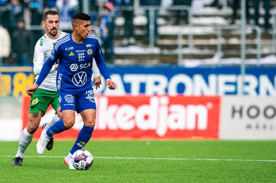 Hammarbys Loret Sadiku och Sundsvalls Joe Corona