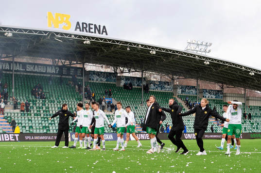 Hammarbys spelare jublar