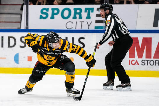 Skellefteås Jonathan Pudas jublar