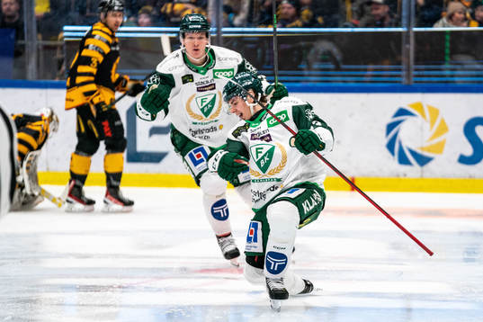 Färjestads Albert Johansson jublar