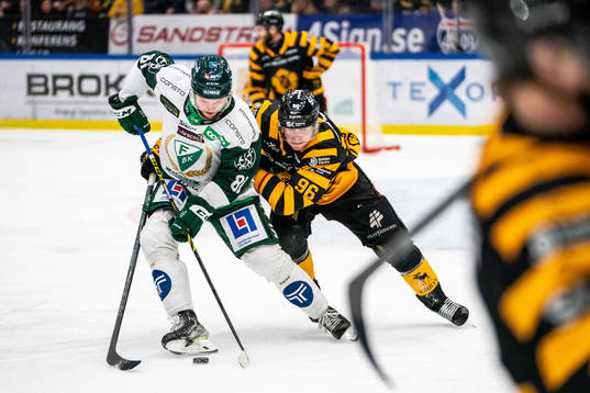 Färjestads Theodor Lennström och Skellefteås Rickard Hugg