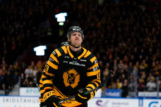 Skellefteås Filip Roos jublar