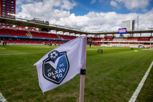Hörnflagga med Växjö DFFs klubbmärke