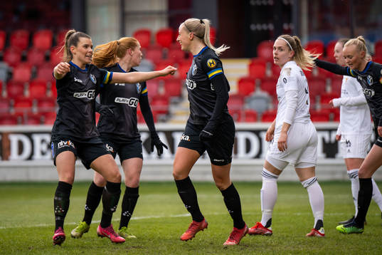 Växjös Hanna Stokki jublar
