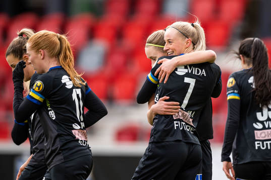 Bläddra bland fler bilder av Fotboll, Elitettan, Växjö - Team TG