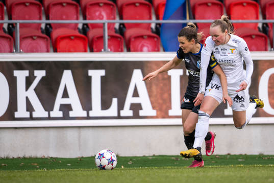 Växjös Mimmi Strömgren och Team TGs Elin Abrahamsson
