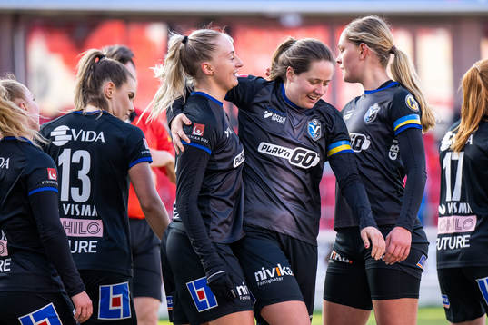 Växjös Hanna Stokki jublar