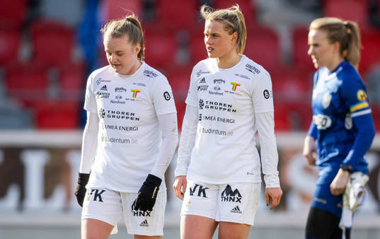 Team TGs Elin Ellman och Alexandra Sandström deppar