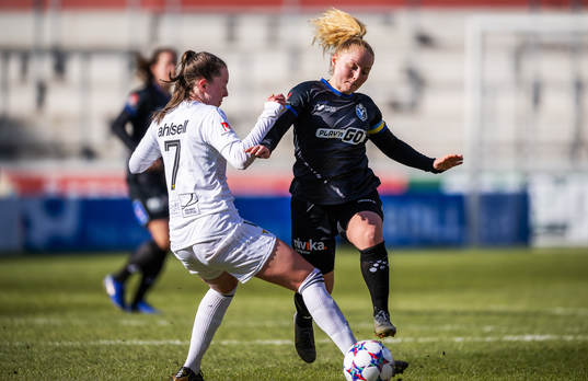 Team TGs Emma Åström och Växjös Sophia Redenstrand