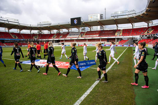 Spelarna tågar in
