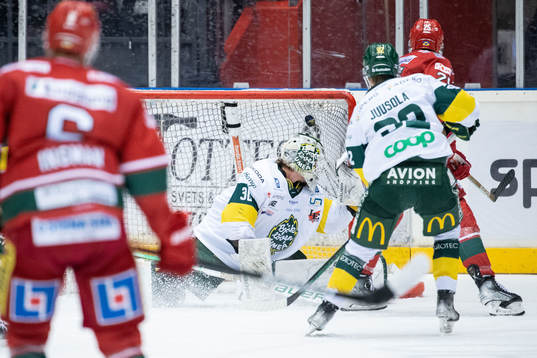 Modos Sam Vigneault gör 2-0 bakom Björklövens målvakt