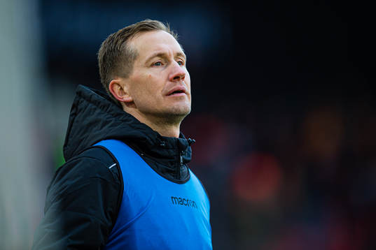 Morten Gamst Pedersen of Åsane warms up