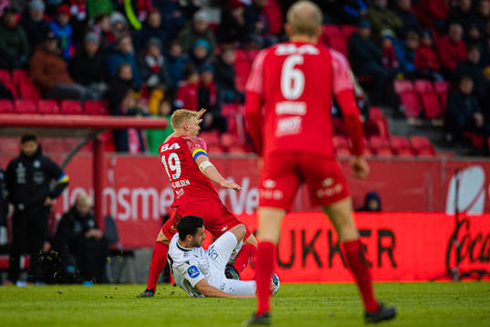 Sivert Heltne Nilsen of Brann and Ryan Doghman of Åsane