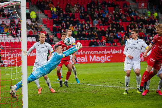 Sivert Heltne Nilsen of Brann scores the 1-1 goal