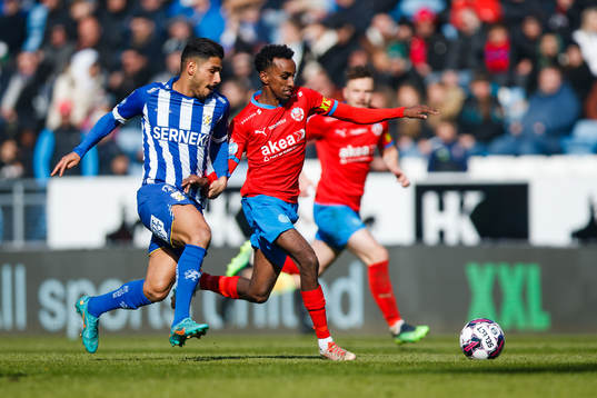 IFK Göteborgs Hosam Aiesh och Helsingborgs Taha Ali