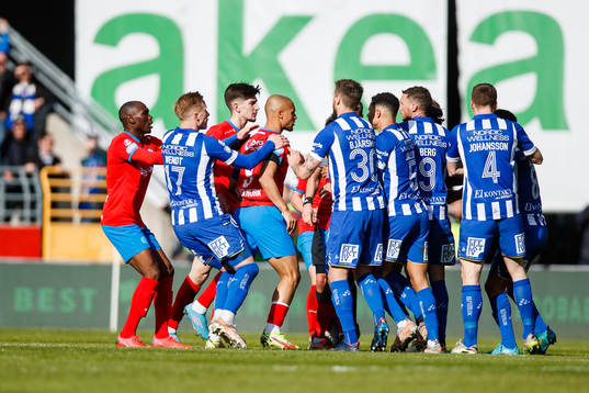 Helsingborgs och IFK Göteborgs spelare i bråk