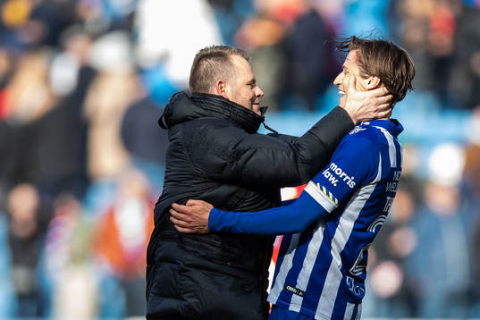 IFK Göteborgs tränare Mikael Stahre och Simon Thern jublar