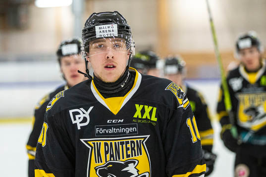 Panterns Hampus Nilsson jublar
