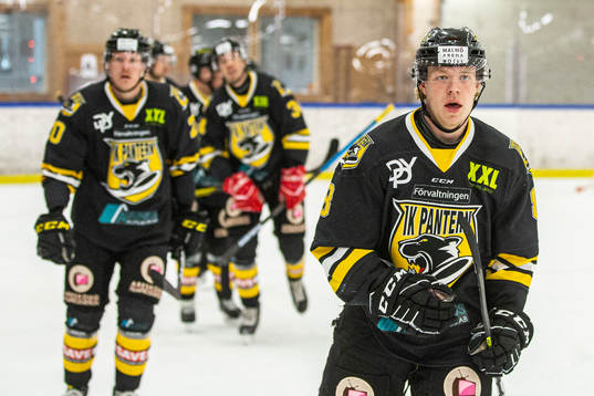Panterns Pontus Svensson jublar
