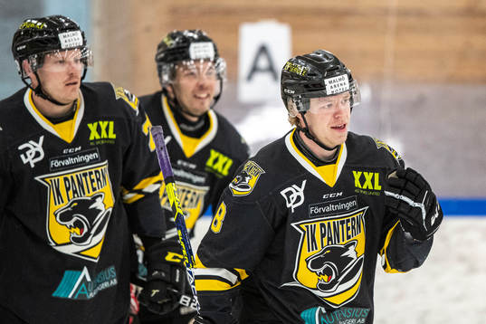 Panterns Pontus Svensson jublar