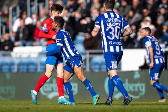 Helsingborgs Armin Gigovic och IFK Göteborgs Hosam Aiesh i