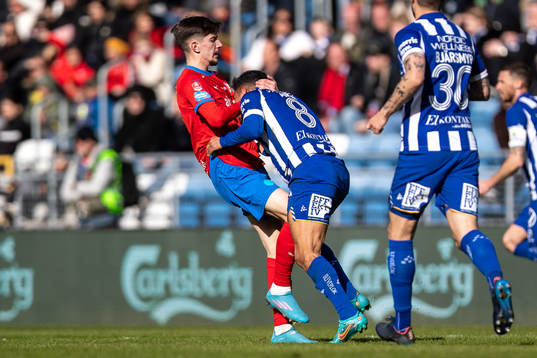 Helsingborgs Armin Gigovic och IFK Göteborgs Hosam Aiesh i