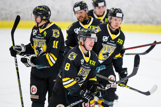 Panterns Pontus Svensson jublar