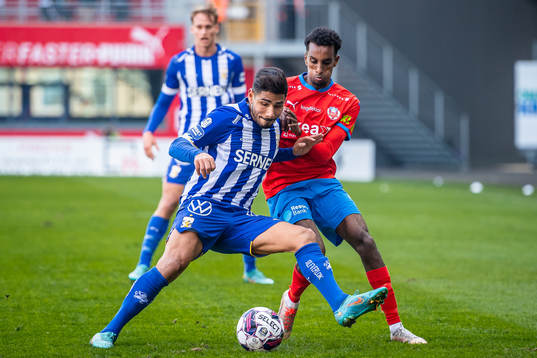 IFK Göteborgs Hosam Aiesh och Helsingborgs Taha Ali