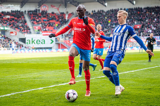Helsingborgs Ravy Tsouka-Dozi och IFK Göteborgs Oscar Wendt