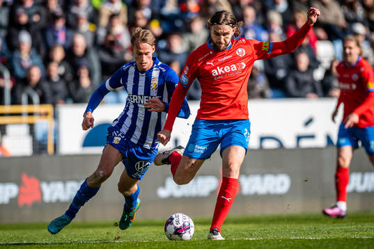 IFK Göteborgs Oscar Vilhelmsson och Helsingborgs Ali Suljic