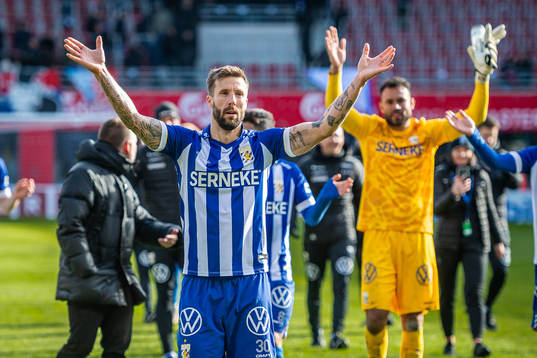 IFK Göteborgs Mattias Bjärsmyr tackar publiken