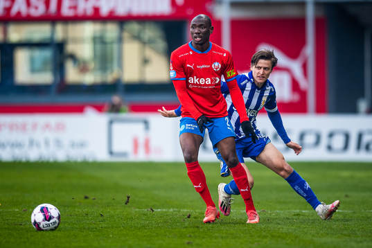 Helsingborgs Ravy Tsouka-Dozi och IFK Göteborgs Simon Thern