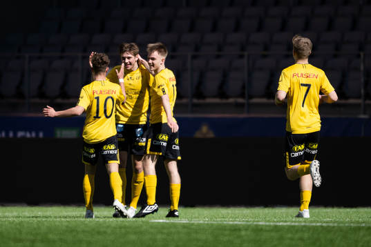 Elfsborgs Lukas Paulsén jublar med Theo Eliasson och Enzo