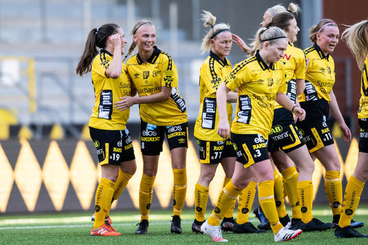 Elfsborgs Johanna Kalinski Köhlqust jublar med Linn