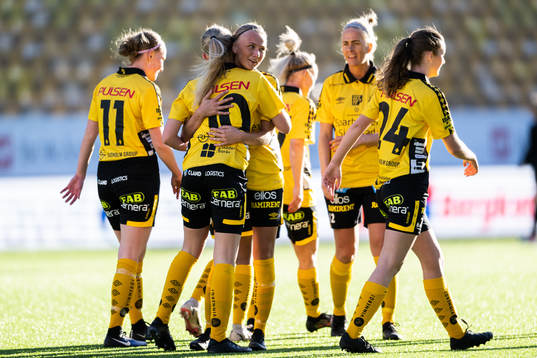Elfsborgs Matilda Ståhlbom Karlsson jublar med laget