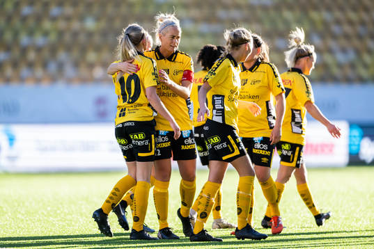 Elfsborgs Matilda Ståhlbom Karlsson jublar med laget